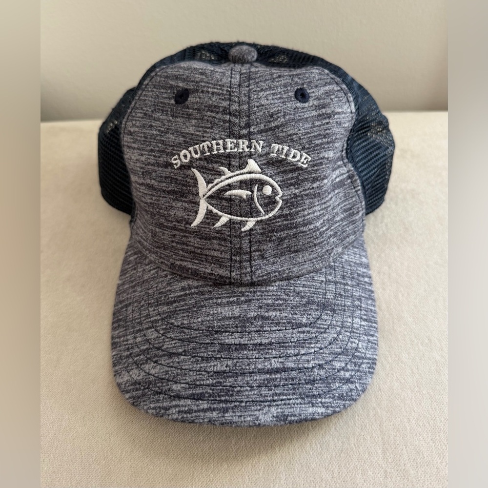 Southern Tide Kids Fish Performance Trucker Hat
